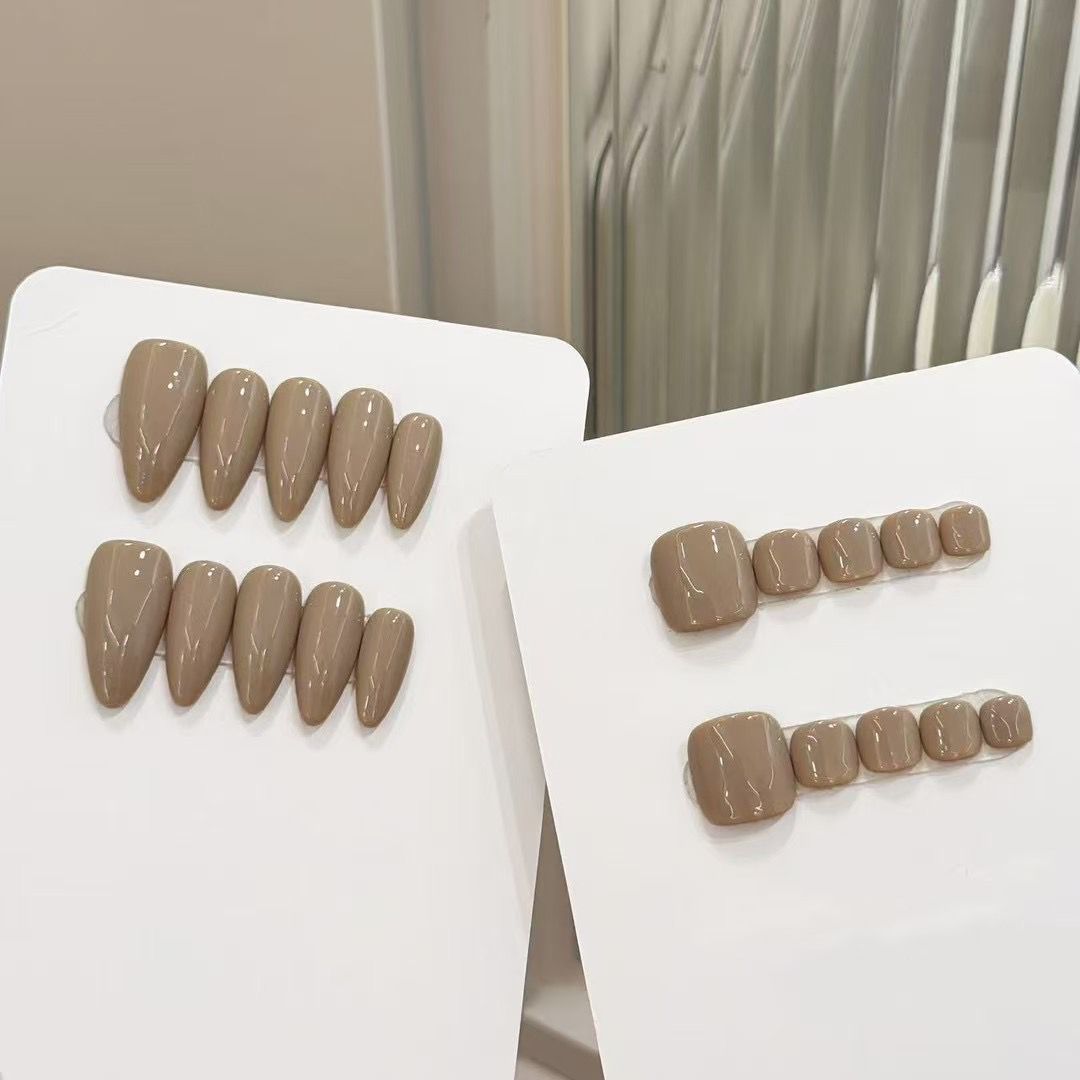 Taupe nails